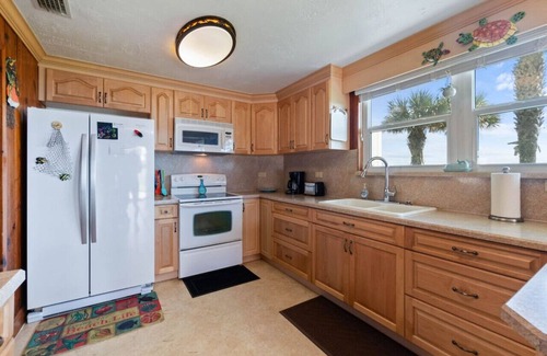 Painters Hill House | Dog-Friendly Oceanfront Escape w/Private Beach Access & Stunning Wildlife Views!