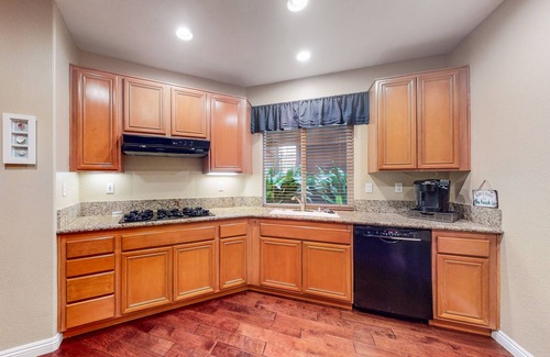Carlsbad Condo | Dog friendly, ocean-view condo w/WiFi, patio, 2 pools, spa, shared grill area
