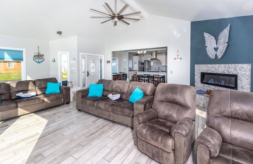 Fort Bragg House | Dog friendly! Oceanfront home with side to side views! Hear the sea lions!