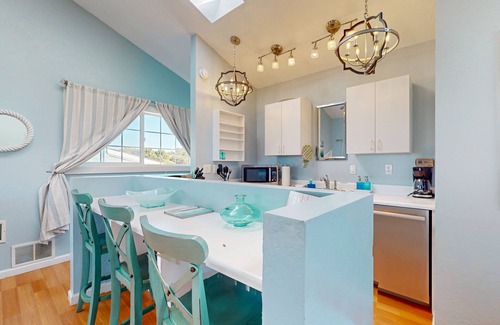 Fort Bragg House | Dog-friendly, oceanfront studio w/decks & kitchenette - steps to the beach