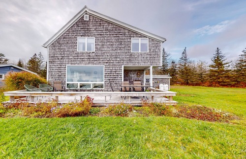Owls Head House | Dog-friendly oceanfront house with deck and gas grill - snowbird-friendly