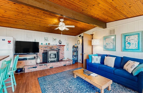 Yachats Cabin | Dog-Friendly Oceanfront Cabin in the Trees with Gorgeous Views
