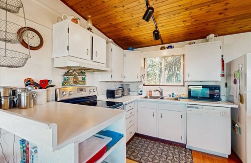 Yachats Cabin | Dog-Friendly Oceanfront Cabin in the Trees with Gorgeous Views