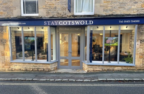 Fairford Cottage | Dog friendly one bed holiday cottage in Fairford - Wood Cottage