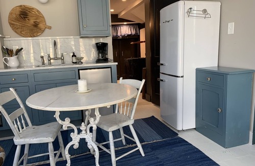 Duke Park Apartment | DOG FRIENDLY One Bedroom Walk to Downtown