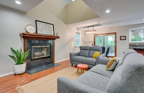 Pinckney House | Dog-Friendly Pinckney Vacation Rental on Canal!