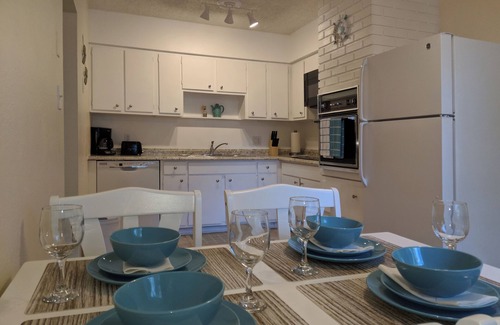 South Pinellas Community Council House | 🐶DOG-FRIENDLY! 🐶Private Backyard! 5min to the Beach