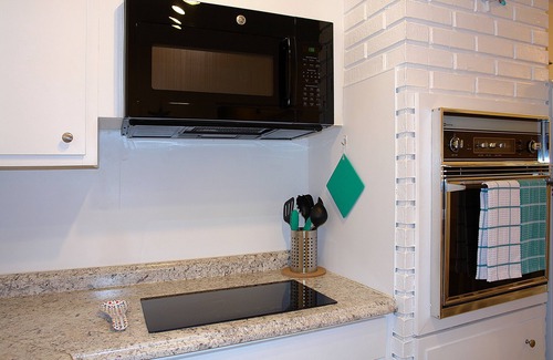 South Pinellas Community Council House | 🐶DOG-FRIENDLY! 🐶Private Backyard! 5min to the Beach