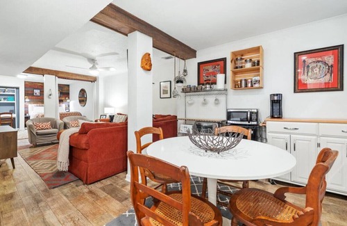Ormewood Park Condo | Dog Friendly Private Entrance Basement Apartment in Grant Park