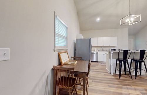 Clayton Cottage | Dog friendly private mountain cottage with large outdoor deck