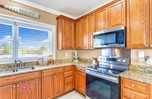 Sea Palm Village House | Dog-Friendly, Resort Pool, Free Beach Gear, 2-min Walk To Beach!