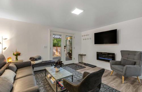 Education Hill Apartment | Dog-Friendly Redmond Area Home with Fenced Yard!