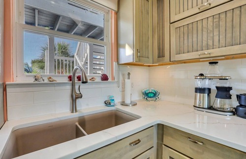 Beachwalk Condo | Dog Friendly Remodeled Condo with Beautiful Rookery View