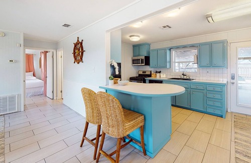 Flour Bluff House | Dog-friendly retreat with a private pool, fenced yard, & AC - close to fishing