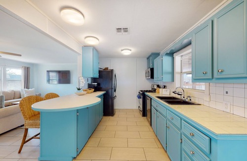 Flour Bluff House | Dog-friendly retreat with a private pool, fenced yard, & AC - close to fishing
