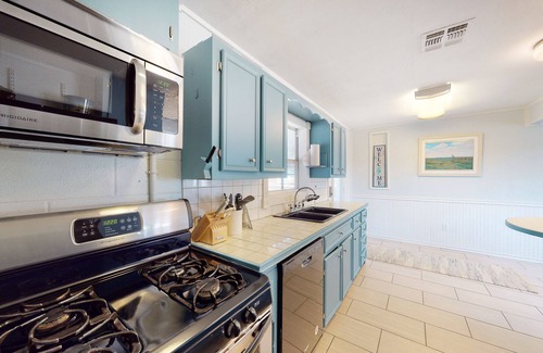 Flour Bluff House | Dog-friendly retreat with a private pool, fenced yard, & AC - close to fishing