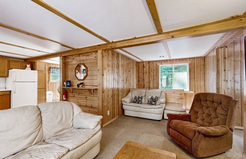 Eagle River House | Dog-Friendly Retreat Near Trails & Lake with Full Kitchen, Central AC, & WiFi