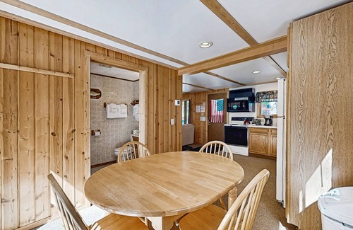 Eagle River House | Dog-Friendly Retreat Near Trails & Lake with Full Kitchen, Central AC, & WiFi