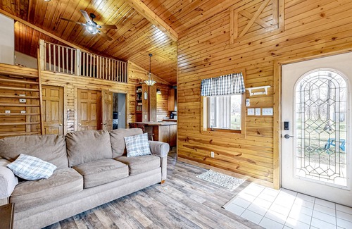 Graymont House | Dog-friendly retreat near downtown with firepit, streaming, patio, grill, & W/D