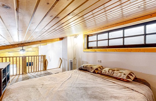 Graymont House | Dog-friendly retreat near downtown with firepit, streaming, patio, grill, & W/D