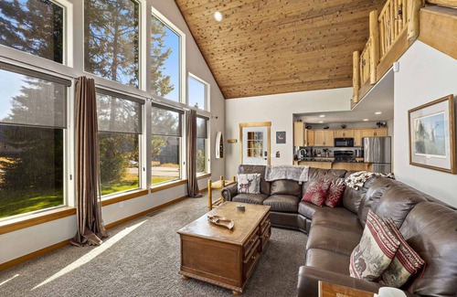 Ronald Cabin | Dog-Friendly Ronald Vacation Rental Cabin!