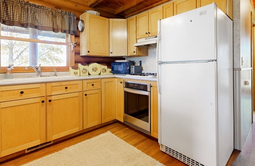 Buffalo Prairie House | Dog-Friendly Rural cabin and loft with foosball table, W/D, near-by golf, WIFI