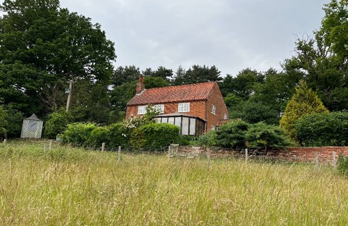 Martlesham Heath Cottage | Dog-friendly, Secluded, Spacious Cottage with Large Garden. Sleeps 6