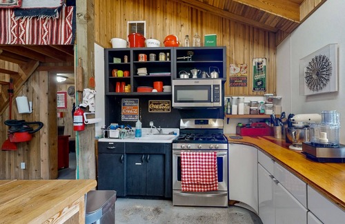 Northport Cabin | Dog-friendly secluded cabin with outdoor dining, grill, hammock, games, & W/D