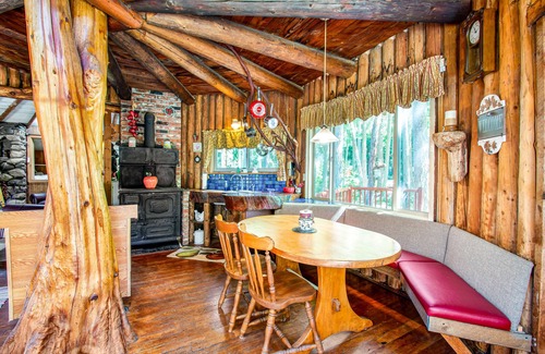 Sequim Cabin | Dog-friendly, solar-powered cabin on 5 acres with woodstove, firepit & deck