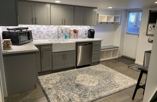 North Admiral Apartment | Dog friendly space in West Seattle for up to 4 people.