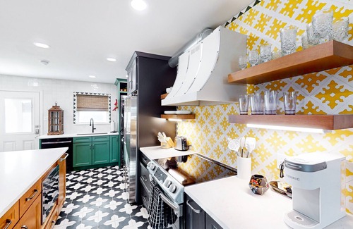 Del Mar Condo | Dog-friendly stay with water views & French country-style - new renovations