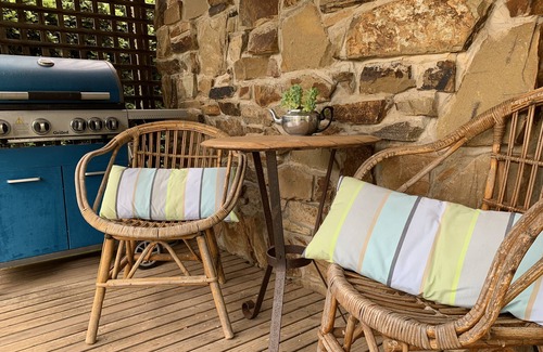 Muskvale Cottage | Dog-friendly studio close to Daylesford - The Stoney at Hollow Log Estate