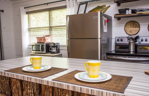 Eagle Rock Apartment | Dog Friendly Studio, Deck with Lake-view, Close to Eureka Springs, Free Wi-Fi