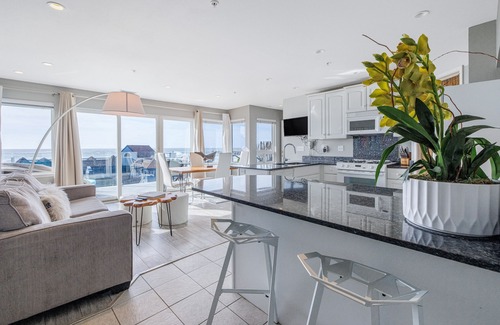 Cayucos House | Dog-friendly townhome with ocean/pier views & furnished deck - walk to beach
