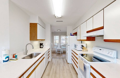 Buxton House | Dog-friendly townhouse w/private W/D, WiFi, shared pool, AC - ocean view