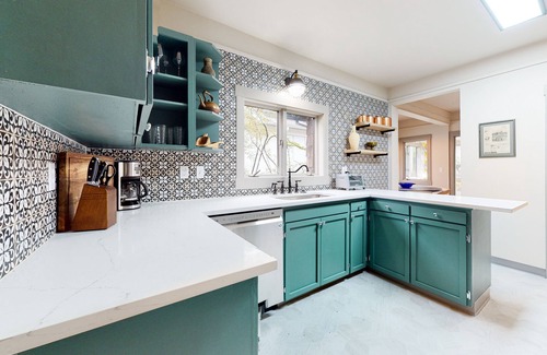 Old Town House | Dog-friendly turn-of-the-century home in Old Town near the Bay