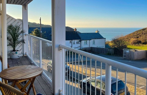 Mortehoe Apartment | Dog friendly, two bedroom holiday apartment with balcony in Mortehoe, North Devon.