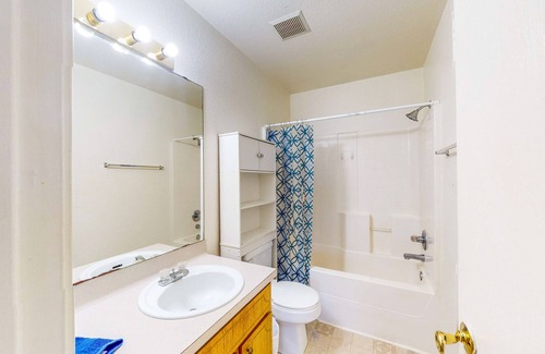 Killeen House | Dog-Friendly Two-Story Apartment w/ Enclosed Yard