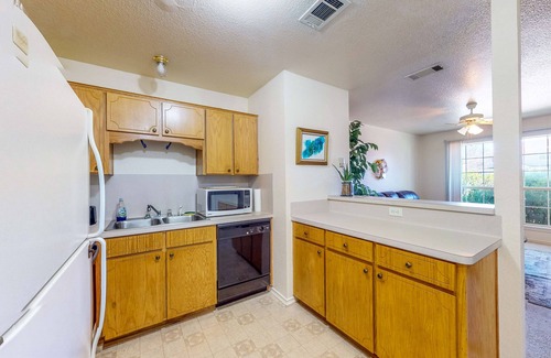 Killeen House | Dog-Friendly Two-Story Apartment w/ Enclosed Yard