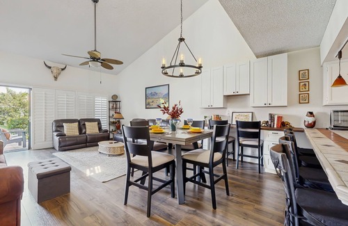 Palm Desert Condo | Dog-Friendly Updated Condo Next to Golf Courses w/WiFi, AC, W/D, Shared Pool