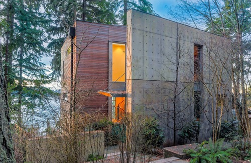 Bainbridge Island House | Dog-Friendly Home on Bainbridge Island Bay