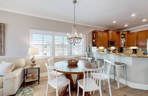 Independence Square Condo | Dog-friendly beachfront paradise with WiFi, AC, washer/dryer