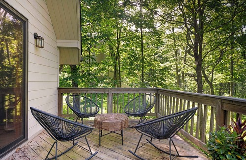 Nellysford Cabin | Dog Friendly Wooded Modern Cabin in Wintergreen with Deck & High Speed Wifi