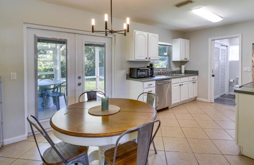 Vero Beach South House | Dog-Friendly Vero Beach Retreat with Porch and Grill!
