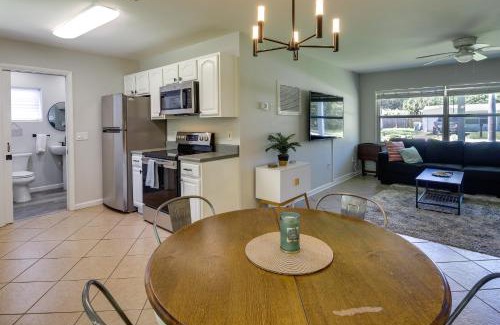 Vero Beach South House | Dog-Friendly Vero Beach Retreat with Porch and Grill!