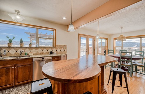 Angel Fire House | Dog-friendly villa with mountain-views, enclosed yard, grill, and washer/dryer