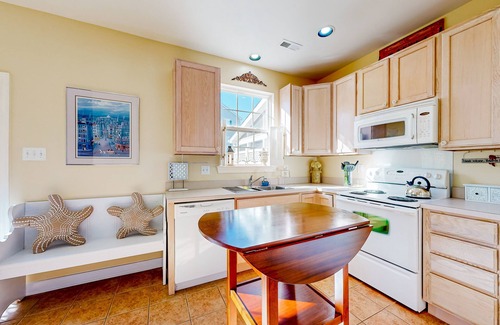 Villages of Five Points House | Dog-friendly Villages of Five Points townhouse with pool, tennis, gym, grill