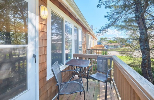 Long Beach House | Dog-Friendly, Walk to beach/downtown (Suite)