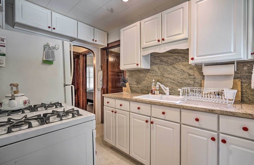 Waretown House | Dog-Friendly Waretown Home w/Furnished Deck!