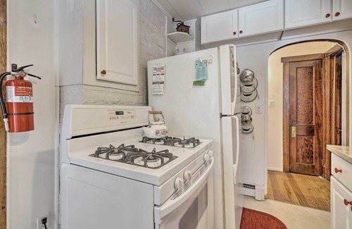 Waretown House | Dog-Friendly Waretown Home w/Furnished Deck!